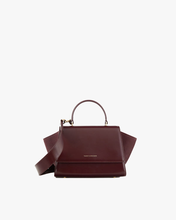 Sac ALEXIA Mahogany de face, poignée gainée et bandoulière détachée, ailes latérales déployées