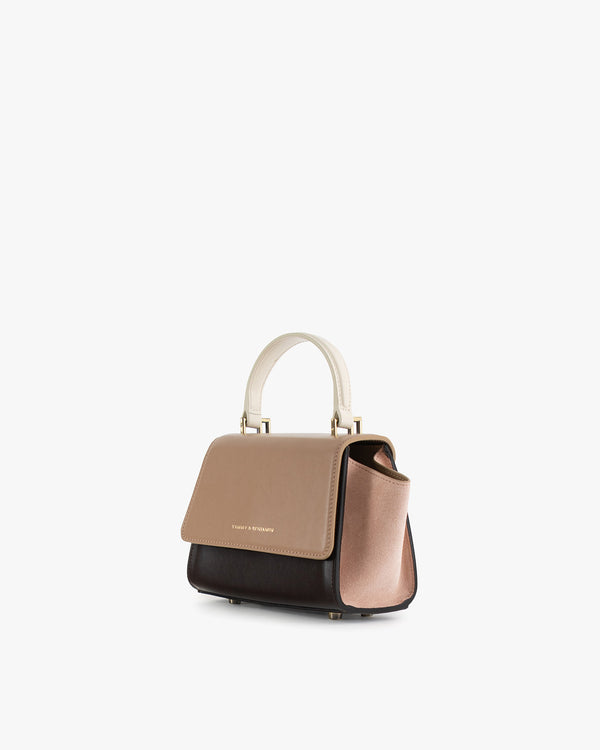 Sac ALEXIA NANO Colourblock Marlowe, vue de biais, rabat fermé, ailes latérales dépliées, poignée rigide