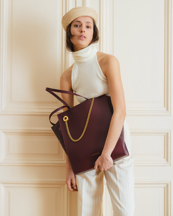 LEXI GM bag in Aubergine carried on the arm, removable chain visible, tonal leather and suede panels
